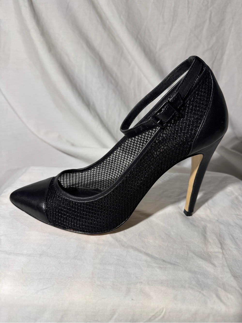 EUC BCBGENERATION Cynthia Women's Black Pointed Toe Mesh Pumps Size 8